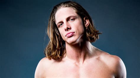 Matt Riddle Poses Almost Completely Naked & Teases Opening。